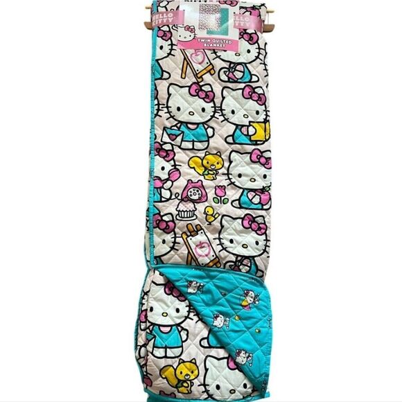 Hello Kitty By Sanario Reversible Twin Quilted Blanket - Picture 3 of 7